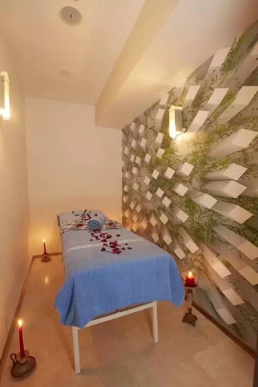 ماساژ Life Corner Hotel Izmir